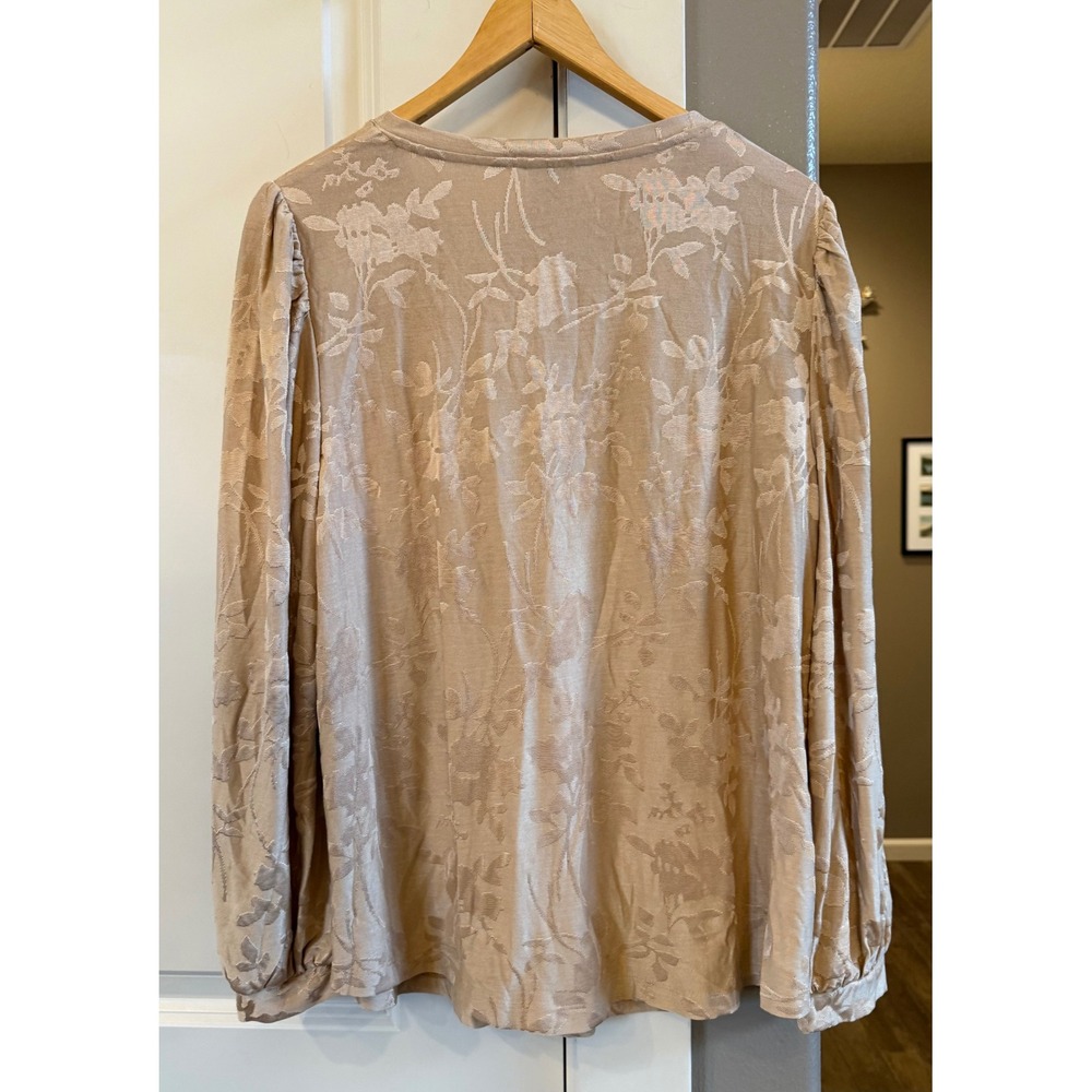Chico's NWT Gold/Camel Floral V-Neck Puffed Bishop Sleeves Size 2 (12/L) Blouse - Picture 8 of 9
